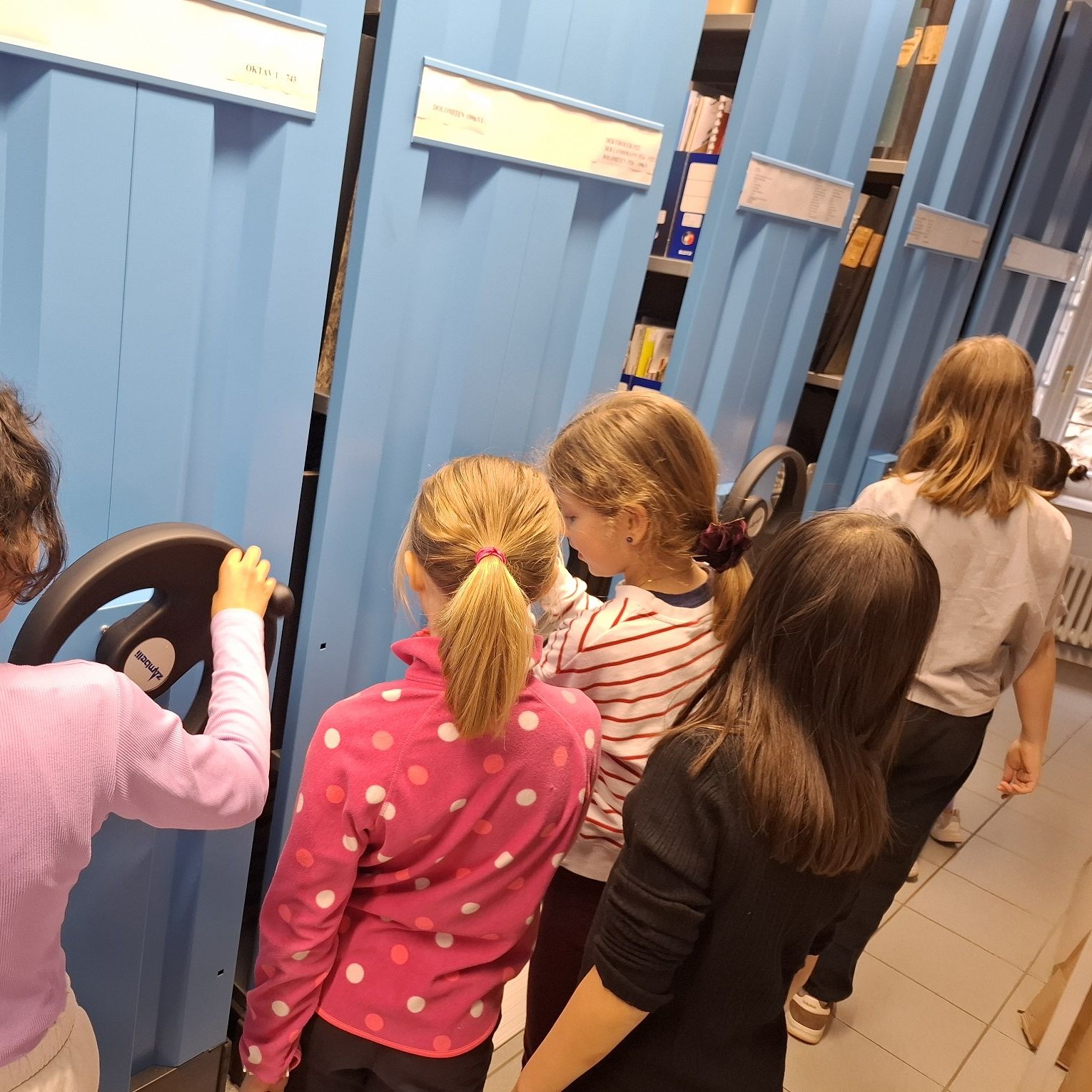 Mehr über den Artikel erfahren Stadtrundgang mit Stadtrallye und Besuch im Stadtarchiv der 4AB GS Tappeiner