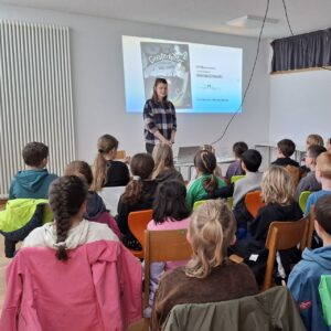 Mehr über den Artikel erfahren Autorenlesung in der Grundschule Franz Tappeiner