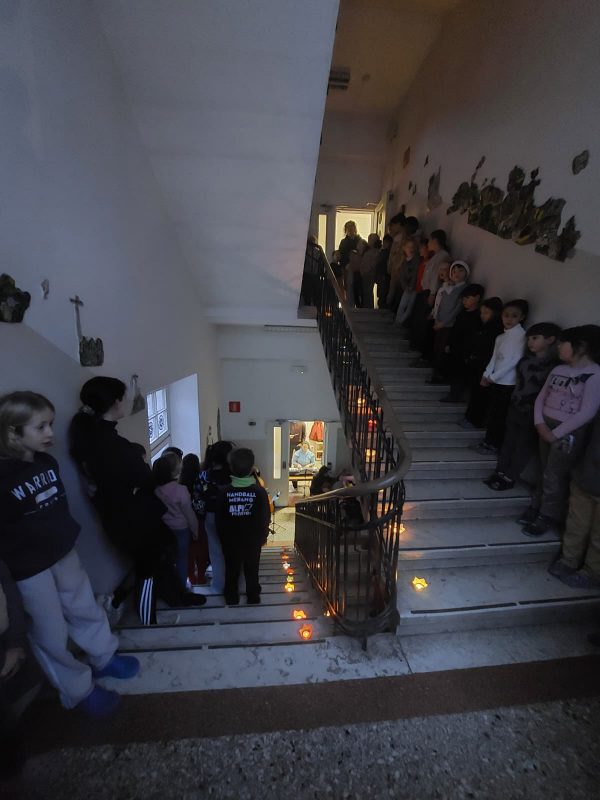 1singen im Treppenhaus_5